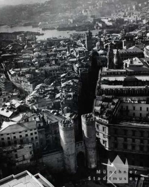 Genua. Blick von einem Wolkenkratzer...
