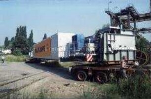 Schwertransport des "VE Kombinat Deutrans" von Rostock nach Schwedt/Oder
