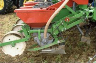 Fotografie: Mulchsaat, Einzelkornsämaschine, Unterfußdüngung