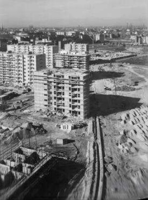180° Panorama, Bild 4 von 5. Blick auf das Baugelände Neubauviertel Springprojekt. Berlin-Kreuzberg, Alexandrinenstraße