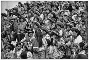 Menschen in Santiago Atitlan während der Karwoche
