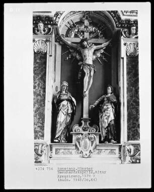 Altar mit Kreuzigung