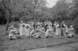 Sorbisches Jugendensemble der Sorbischen Oberschule Bautzen.Tanzgruppe : Prěnja serbska kulturna brigada Serbskeje wyšeje šule w Budyšinje. Rejwanska skupina.