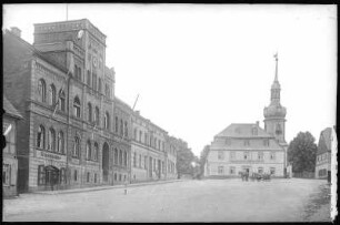 Zwönitz. Marktplatz mit Rathaus und Kirche