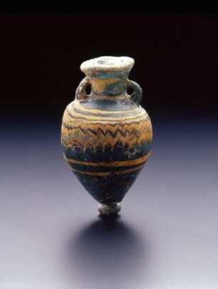 Amphoriskos mit mehrfarbigem Fadendekor