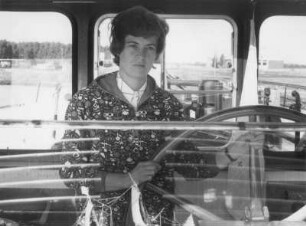 Maria Streit am Steuerrad der MS "Görres"