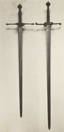 Zwei Schwerter mit Klingeninschrift: Nicolaus de Ponte