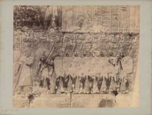Tempel, Dér el Bahri Bas-Relief: Ansicht Detail Bas-Relief (schwarze Krieger mit Schilden)