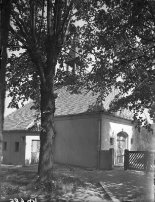 Schirgiswalde-Kirschau. Evangelische Friedhofskapelle (um 1920). Ansicht von Süden (vom Friedhof) gegen Eingang
