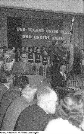 Dresden, Kindersport, Turnübungen in der 32. POS Paul Gruner, Jugendgruppe der BSG Aufbau Dresden-Mitte, Waldlauf am Pionierpalast "Walter Ulbricht", Mutter- und Kindersport des Sportclub (SC) Einheit Dresden-Mitte, Abnahme des Sportabzeichens, Schulsport, u.a., Dezember 1956