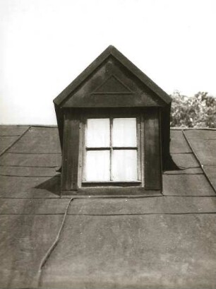 Annaberg-Buchholz-Frohnau, Sehmatalstraße. Wohnhaus. Mansardfenster