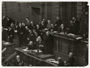 Reichstagssitzungen, Abgeordneter Walter Graef spricht. Walter Graef
