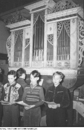 Dresden, Kreuzschüler im Orgelbaubetrieb Jehmlich, 1957