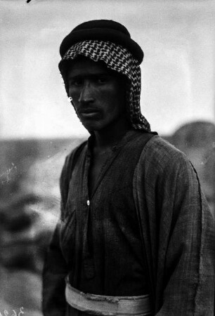 Männerportrait (Deutsche Indien-Expedition 1926/1929 - Rückreise: Irak-Syrien-Libanon-Türkei)