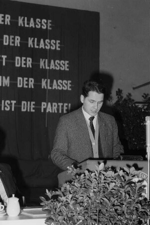 [SED-Parteiversammlung]