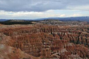 Felsen im Bryce Canyon Nationalpark : Blick vom Inspiration Point im Bryce Canyon Nationalpark am Abend auf die Felsenformationen, aufgenommen am 17. August 2012