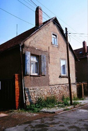 kleines, einstöckiges Wohnhaus
