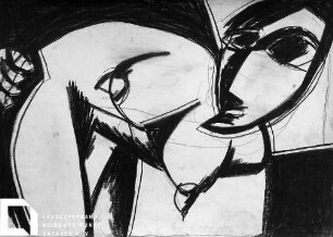 Frau vor schwarzer Wand
