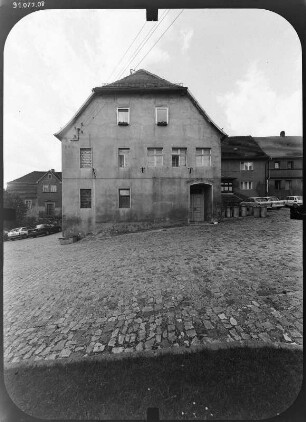 Schkölen, Markt. Wohnhaus. Straßenfront