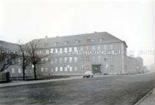 Hauptgebäude des Forschungsinstituts für Impfstoffe Dessau