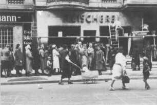Währungsreform in den westlichen Sektoren im Juni 1948. Warteschlange vor der Fleischerei