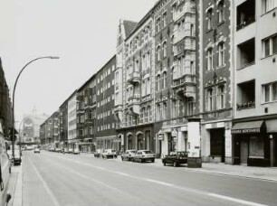 Berlin, Rosa-Luxemburg-Straße. Blick von der Kreuzung Hirtenstraße
