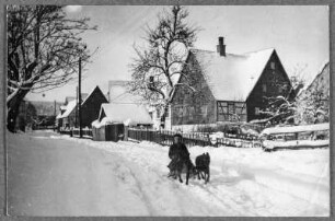 Weihnachtsmorgen vor 300 Jahre altem Erbhof in Greifenhain