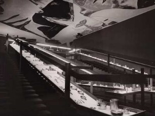 XII. Triennale Mailand, Int. Ausstellung "Glas und Stahl", Treppe und Küchenutensilien