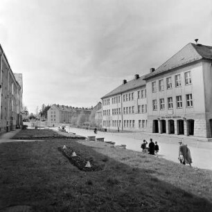 Johanngeorgenstadt mit Erich-Weinert-Oberschule : Johanngeorgenstadt, Erich-Weinert-Straße mit Oberschule