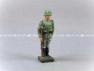 Soldat, stehend