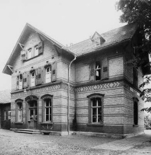 Ehem. Bahnhofsempfangsgebäude (Massivbau); Roßdorf, Holzgasse 7A