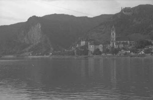 Dürnstein: Blick über die Donau auf Dürnstein