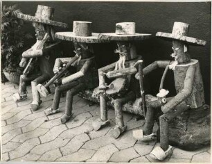 Hölzerne Figurengruppe - Musikband