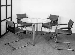 Sitzgruppe mit Tisch