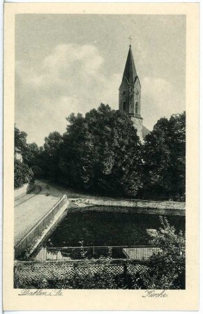 Blick über den Schwanenteich zum Turm der Stadtkirche Unserer Lieben Frauen