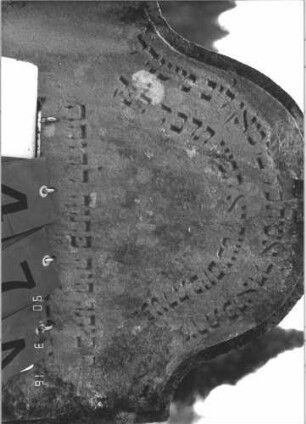 Grabstein 47 (Index: 100009547) Zustand: rechter Rand abgebröckelt Maße HxBxT: 133x58x14 cm: Grabstein 47A