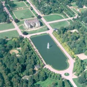 Dresden-Altstadt. Großer Garten (1684, J. F. Karcher). Palais, Palaisteich und Parkbühne