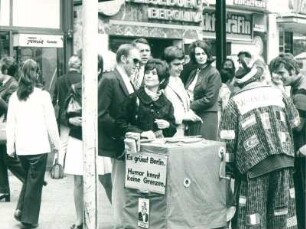 Berlin Kurfürstendamm Ecke Meinekestraße, Straßenmusikant