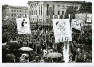 Demonstration zum Deutschlandtreffen der FDJ am Pfingstsonntag