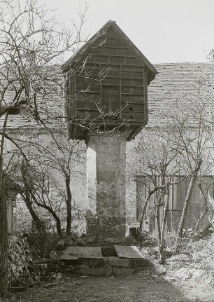 Dresden-Trachenberge, Döbelner Straße 108. Weingut "Wilder Mann". Taubenhaus