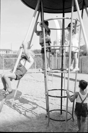 Freiburg: Eröffnung des Kinderspielplatzes Schwarzwaldstraße, Spielgeräte