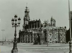 Dresden, Blick vom Theaterplatz auf die zerstörte katholische Hofkirche