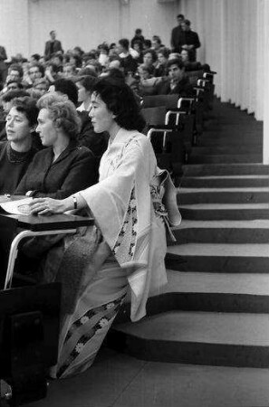 Freiburg: Universität; Studenten und Studentinnen im Auditorium Maximum