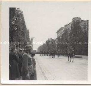 Die Soldaten Adolf Hitlers im Felde, Parade für Adolf Hitler in Warschau