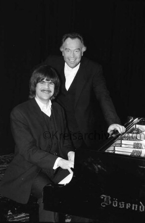 Kleines Theater: Hamburger Straße: Konzert: Jazzpianisten Gottfried Böttger und Axel Zwingenberger am Flügel: 23. Februar 1999