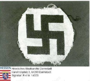 NSDAP (Nationalsozialistische Arbeiterpartei Deutschlands), 1933 um / runder Stoffaufnäher der NSDAP: schwarzes Hakenkreuz auf weiß