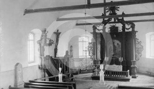 Chor der Kirche Dondangen mit Altar