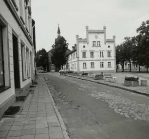 Peitz. Rathaus : Peitz. Rathaus (1804; J. G. Görn, Giebel 1850). Ansicht von Südosten