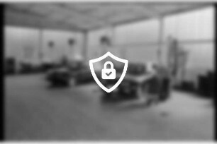 Autohaus Riegel: Vorburgstraße: Neueröffnung der Ausstellungs- und Geschäftsräume: Diagnosezentrum: zwei Männer bei Begutachtung von Auto