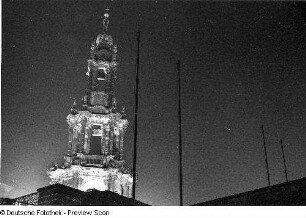 Blick von der Brühlschen Terrasse zum Turm der Katholischen Hofkirche